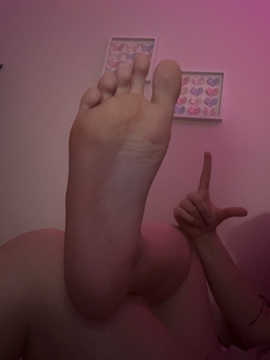 lexiownsitall's tweet photo. another night of you losing to my perfect soles

findom finsub https://t.co/CIVNgPkrMl