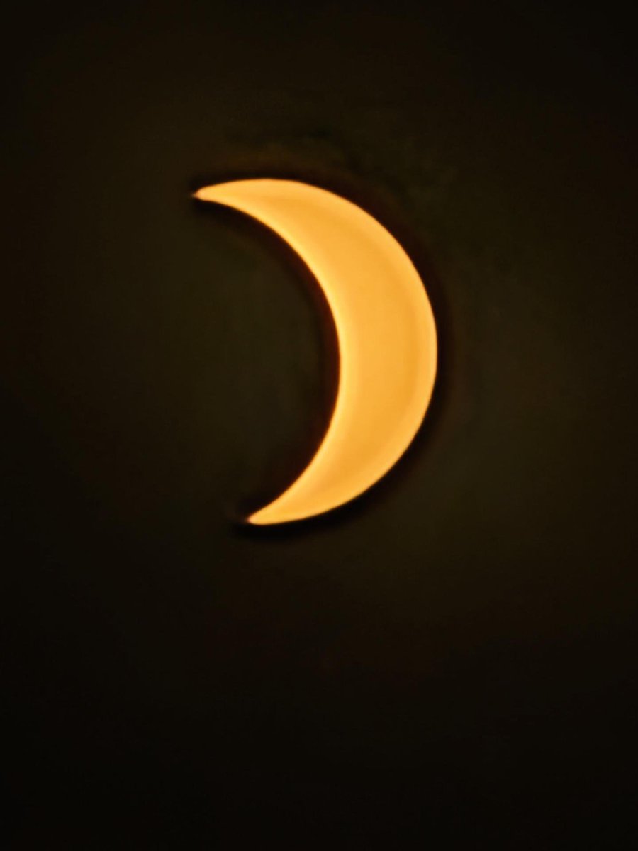 LizTheFrizzzz's tweet photo. Eclipse accomplished! #partialeclipse #solareclipse2026 https://t.co/wnEiFHzVPo