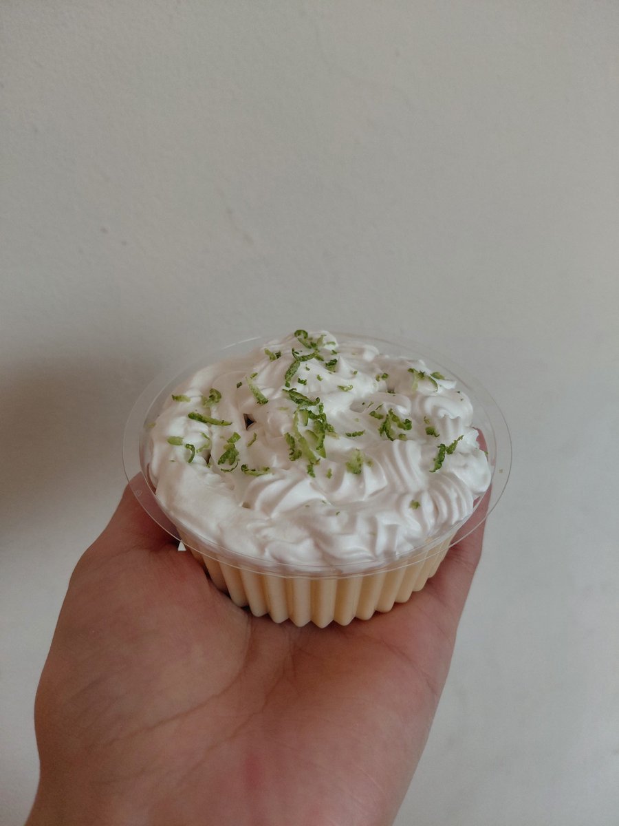 ADICCIONIALL's tweet photo. para hoy tengo disponibles marquesas/carlotas de limón con topping de crema chantillí con y sin limón🥹 agradezco mucho si me ayudan a difundir mi trabajo, necesito vender bastante para cubrir mis gastos, saco postres diariamente para vender y también trabajo por encargo🫶🏻 https://t.co/m7F4r4olB8