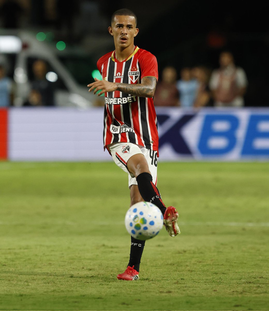 somosaopaulinos's tweet photo. 🚨 São Paulo é o primeiro clube da Série A a sofrer uma punição pela regra de Fair Play.

A Agência de Fair Play da CBF determinou, nesta quarta-feira, que o clube vai sofrer um transfer ban se não quitar em 45 dias uma dívida com o Novorizontino.

Tricolor precisa pagar a dívida integral de R$ 1 milhão pela compra de Djhordney, mais R$ 100 mil de multa e correção monetária de 1% ao mês pelas parcelas em atraso ou não poderá registrar novos atletas até para a base.

🗞 UOL | @_rodrigomattos_
📸 São Paulo FC