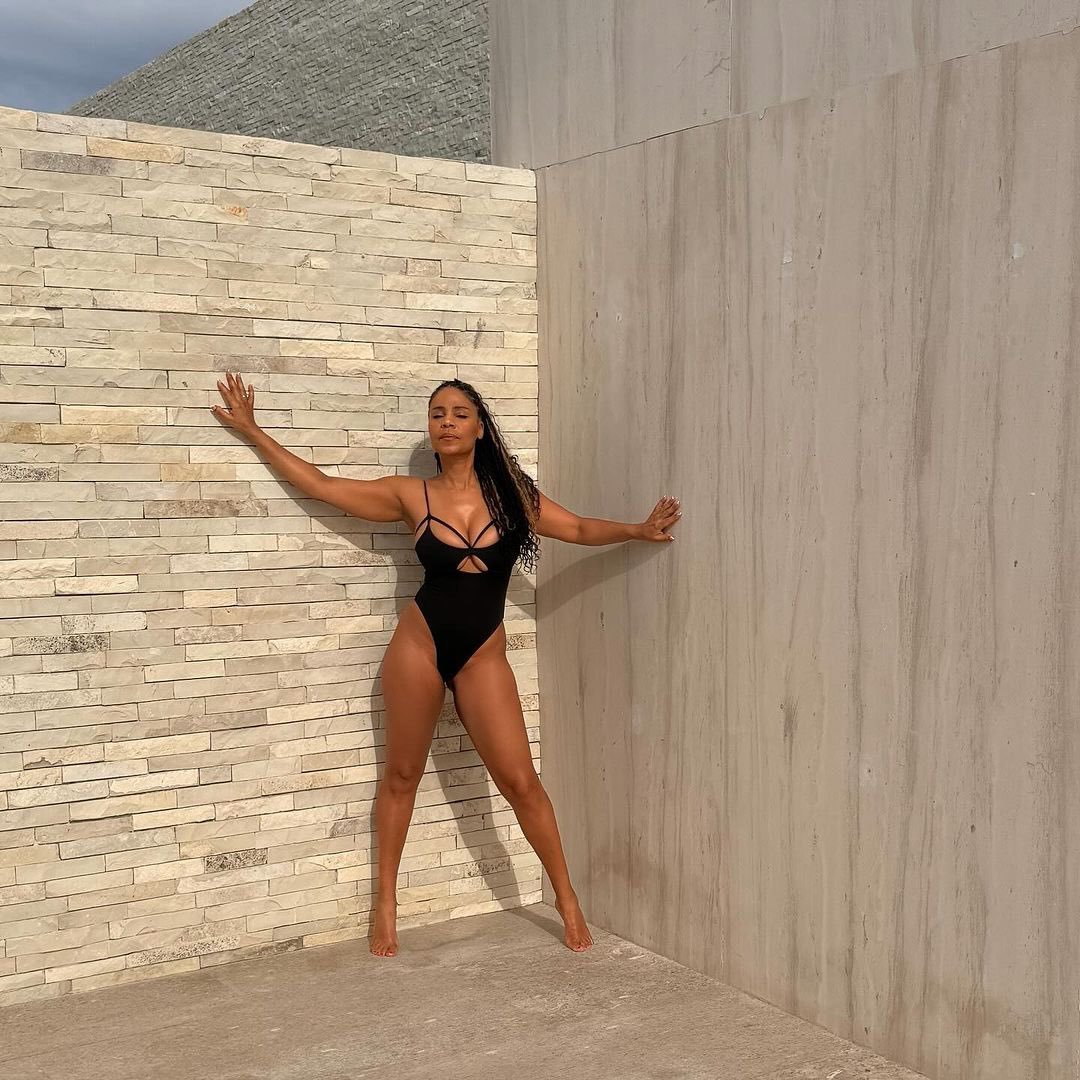 thatfamousboi's tweet photo. Sanaa Lathan’s Cabo vacation photos from 2024 
She’s aging like fine wine 🥰 https://t.co/0mDwetYobw