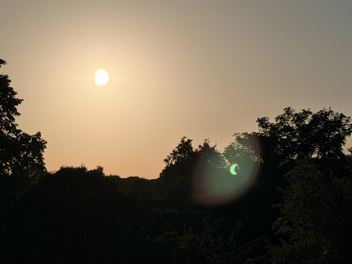 rtruscott's tweet photo. My #PartialEclipse journey home earlier this evening, from our satellite office in Broadwater Farm before 7 (photo no. 1), via Bruce Grove Station, Hackney Central (2), Caledonian Road & Barnsbury (3) & Barnard Park (4) as the #Eclipse ended & the sun set! https://t.co/o9y78DW1zB