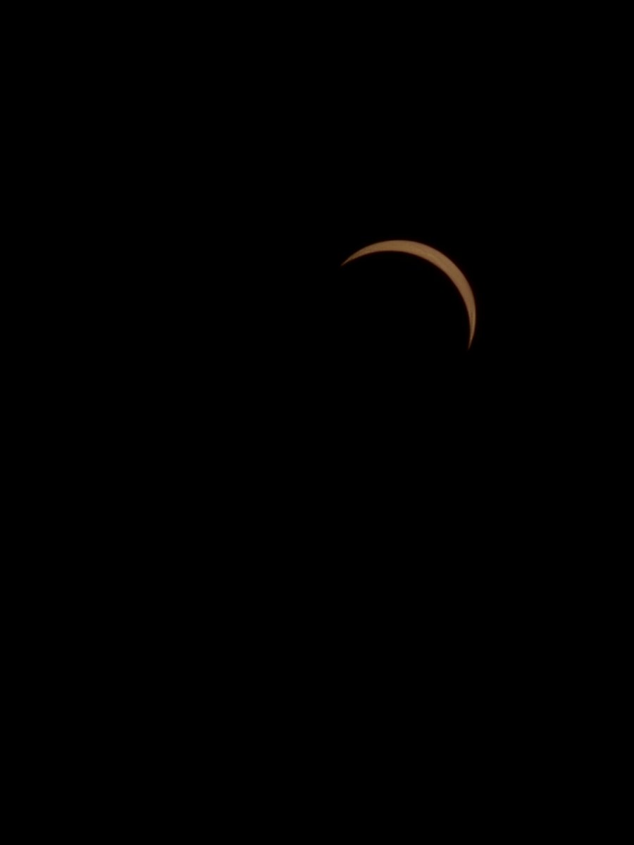 Faded_Spring's tweet photo. Witnessing the Solar Eclipse was magical. I couldn't believe how beautiful it was. Did anyone else watch it? If so where? #Éclipse show me your pictures ! https://t.co/dee7CkLAKP