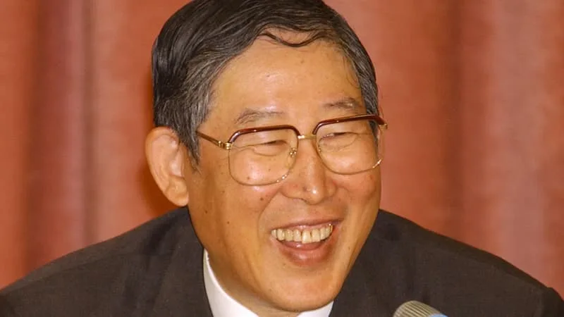 Motor1com's tweet photo. Hiroshi Okuda, the man behind the Toyota Prius, has passed away at the age of 93.

Hiroshi was president of Toyota from 1995 to 1998, and later served as chairman until 2006. In that time, he spearheaded Toyota's hybrid transformation. https://t.co/olfU7r3ld9