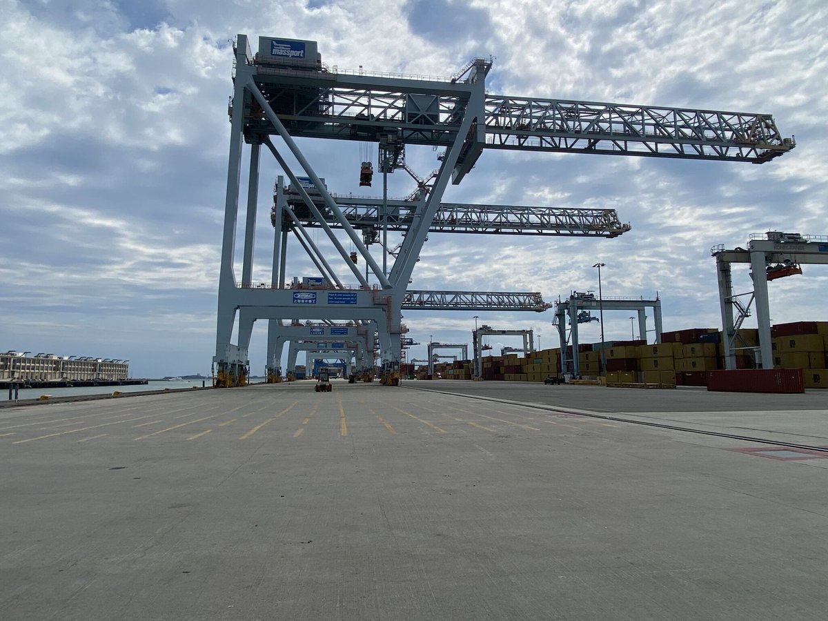 boc_intl's tweet photo. Behind the scenes at Conley Terminal. ⚓🚢
Our second Port of Boston tour gave attendees a firsthand look at terminal operations—including the departure of the 13,050 TEU MSC Rapallo—and what’s ahead as the port continues to grow and invest in the future.
Thanks to @Massport! https://t.co/0FIFPdbbzD