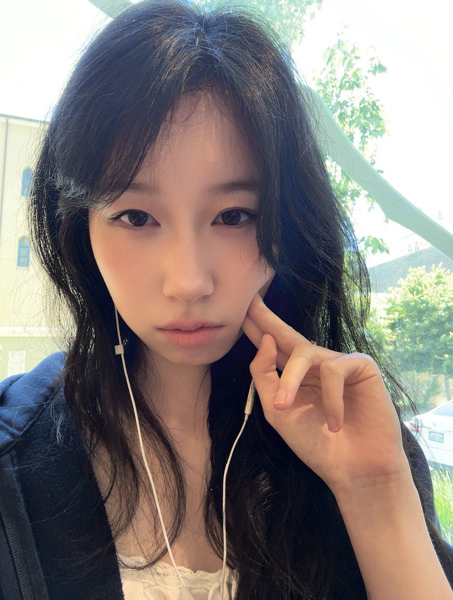 melonmyu's tweet photo. its exam time…smiles https://t.co/ClXtllmuz1