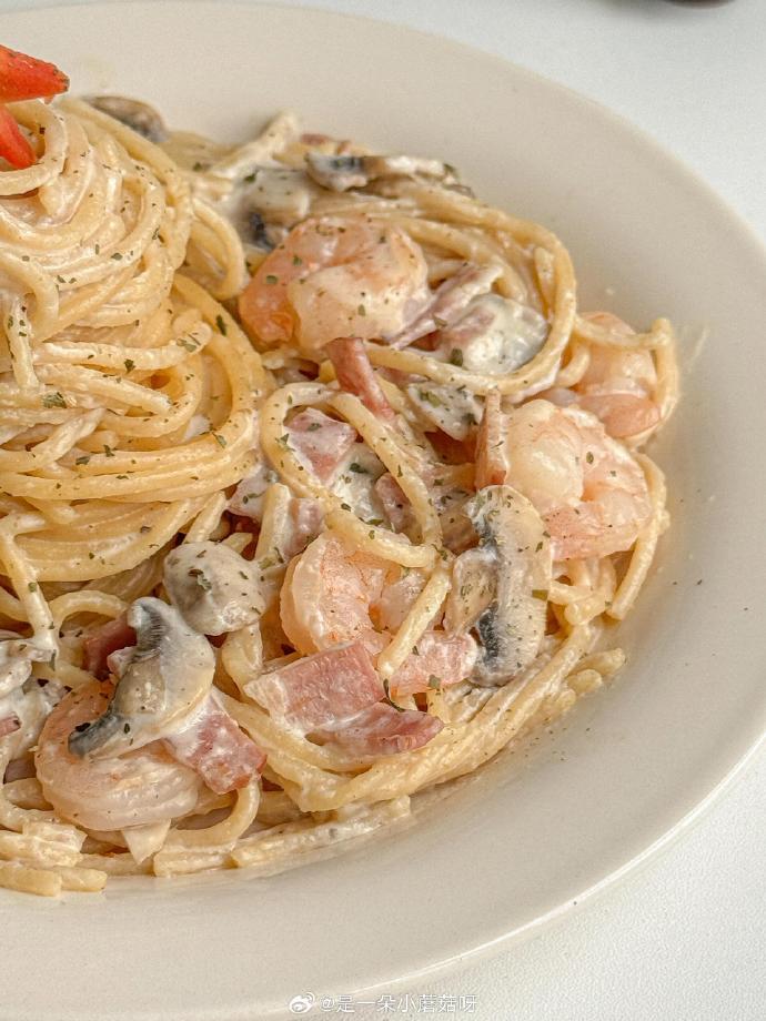 DanielJackson80's tweet photo. Just whipped up creamy garlic butter shrimp pasta in 15 mins—perfect weeknight pick-me-up! https://t.co/Wf670dUJjP