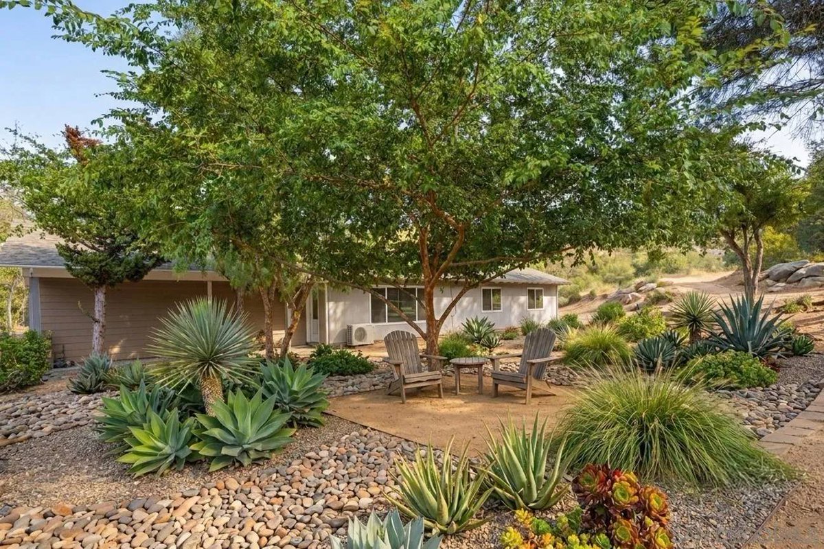 RamonaRealtor4U's tweet photo. 🏡 Open House Sun 8/16, 12–3pm!  
Renovated 3 bed/2 bath Ramona home on a fenced 0.92-acre lot with quartz kitchen, updated baths, and cozy fireplace.  

Details: https://t.co/gJyBq3CvW5  

📩 Contact Tina: tinawrightrealtor@gmail.com https://t.co/Mwun2LJsvV
