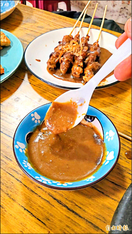 chakijapan's tweet photo. 【茶記・味の博物館🇭🇰｜サテビーフ麺①】

香港定番のサテビーフ麺。そのルーツは東南アジア🌴
海を渡ったサテは潮州人の知恵で進化し、香港の味へ。

次回へ続く。

#香港グルメ #��港料理 #茶餐廳 #茶記 https://t.co/MEX6w1bF8W