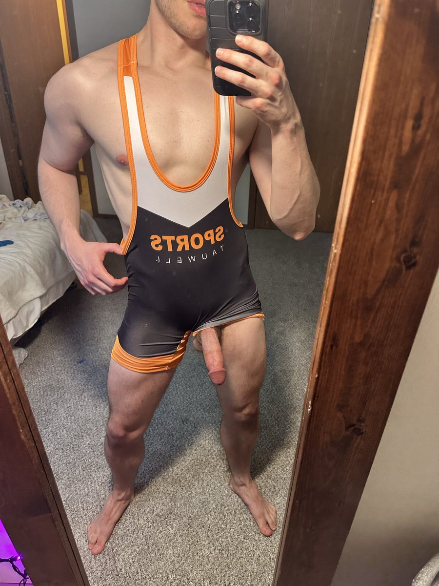 onlylukejjj's tweet photo. Slipped out 😏

#singlet #gay https://t.co/vCM2bLd3jf