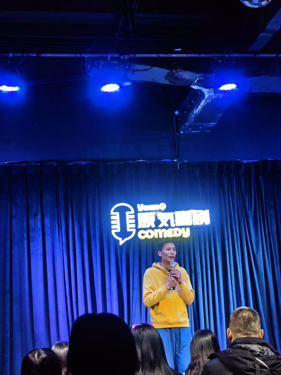 Emma50318240296's tweet photo. Just bombed a joke about my cat stealing my pizza mid-set. Crowd went… dead silent. My cat just texted me (yes, she has a burner phone) saying "fair pay for cheese." ， https://t.co/8sEoLEvnCx