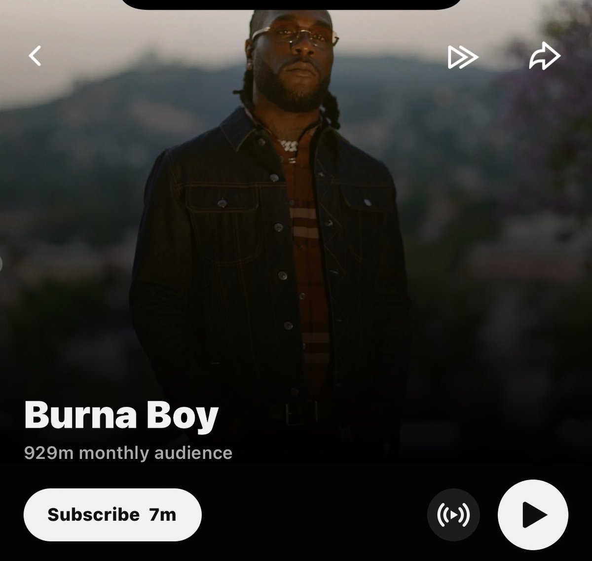 thedebuthub's tweet photo. JUST IN 🚨

Burna Boy has now surpassed 900 MILLION (929M) monthly audience on YouTube Music. 

— He’s the 4th artist globally to reach the milestone (1st African). 👏🏾 https://t.co/xzL8oM9VZV