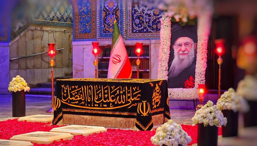 MissSeyedeh's tweet photo. سر سپردی بر آستان رضا
کربلا را به مشهد آوردی...🥺💔

#ایران_امام_رضا https://t.co/2Mtb4tskid