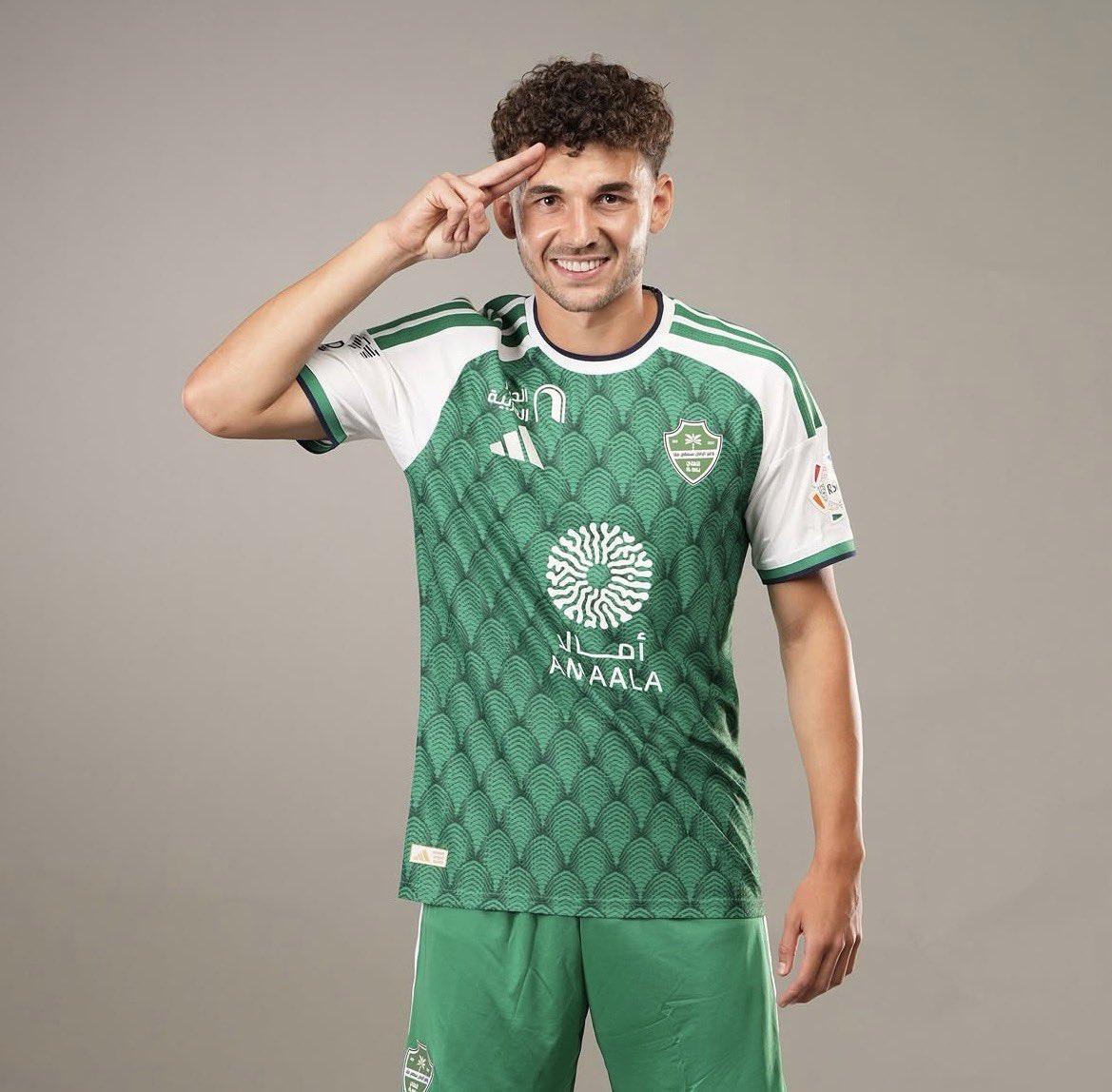 ArmenieFootball's tweet photo. 🇦🇲
Eduard Spertsyan 🇦🇲 présente le nouveau maillot de Al Ahli 🇸🇦 ! 💚🤍

#Spertsyan https://t.co/zpqdkKAPfZ