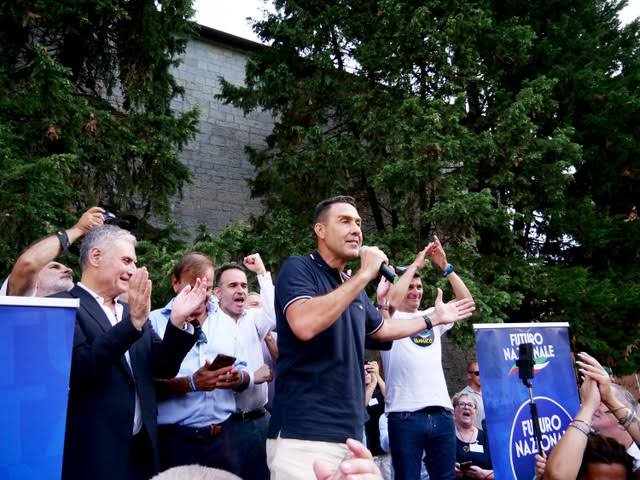 spighissimo's tweet photo. Il Fascismo non nacque con le grandi adunate ma con un manipolo di quelli che presi singolarmente erano poco più che dei coglioni e che arrivarono al potere sfruttando la paura e il malcontento. Poi quando la gente iniziò a capire fu troppo tardi...cercate di tenerlo a mente https://t.co/DTEsCzPoYw