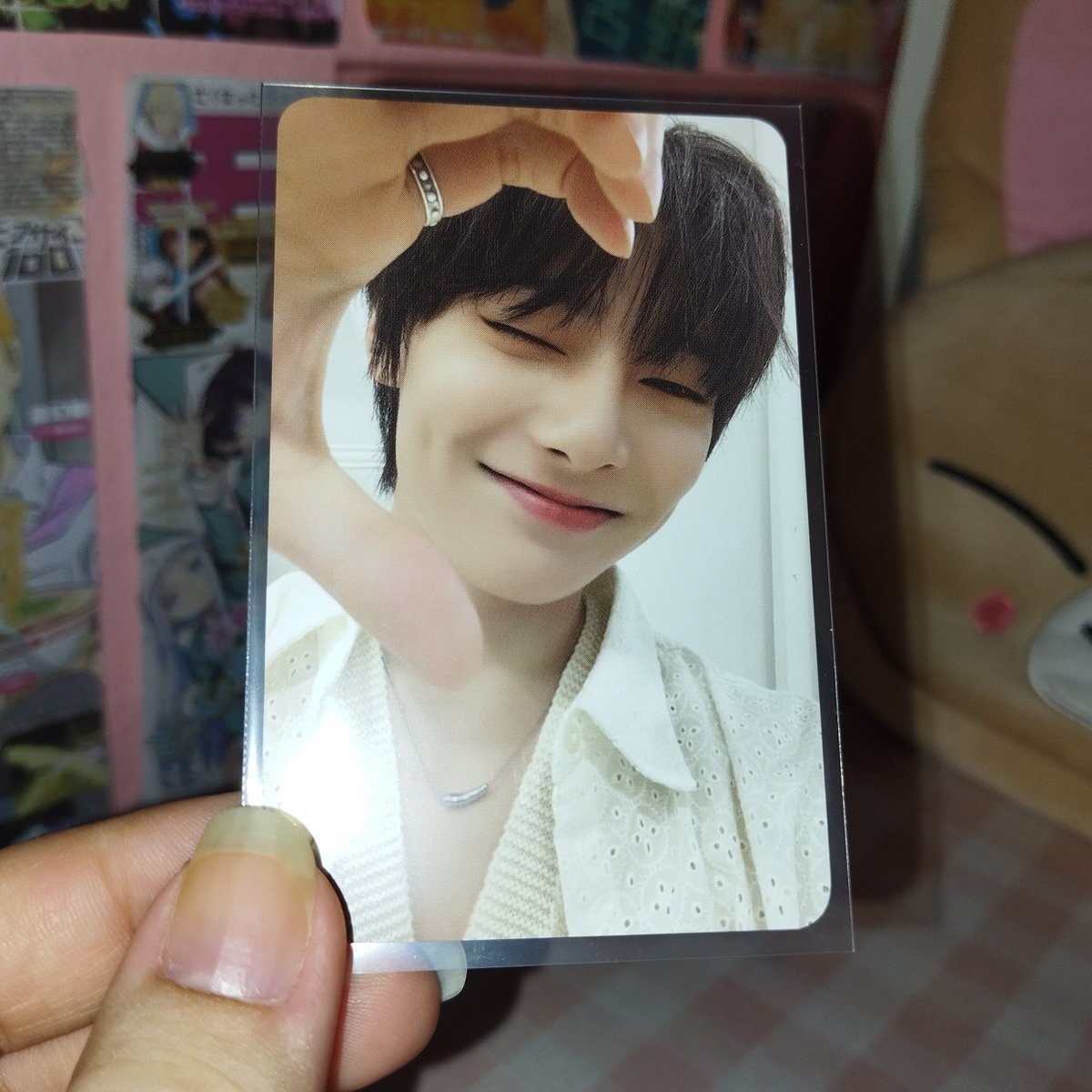 niimanda's tweet photo. feedback positivo por demais pra @Lunar_Fate por enviar esses cards lindos em segurança pra minha house em *gag* 6 dias??#!!! 
enfim, obg tbm pelos brindes hyunin luli 🩷✨ https://t.co/bEFpKHyb5E