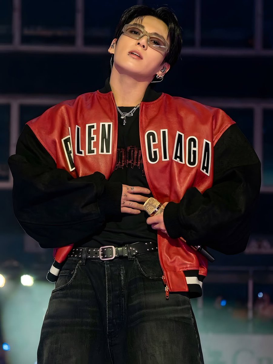 JEONKH_'s tweet photo. the man all women need https://t.co/pRJSPY50dj