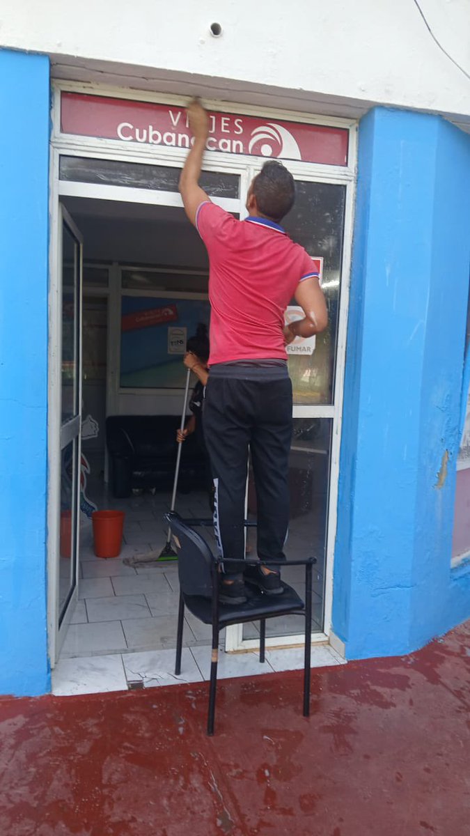 dir_avcvaradero's tweet photo. Cambio de labor en la Agencia Viajes Cubanacán en saludo al Día Internacional de la Juventud y al Centenario del Comandante en jefe Fidel Castro este. 
#MatancerosEnVictoria #FidelViveEntreNosotros https://t.co/mgd5Kj399k