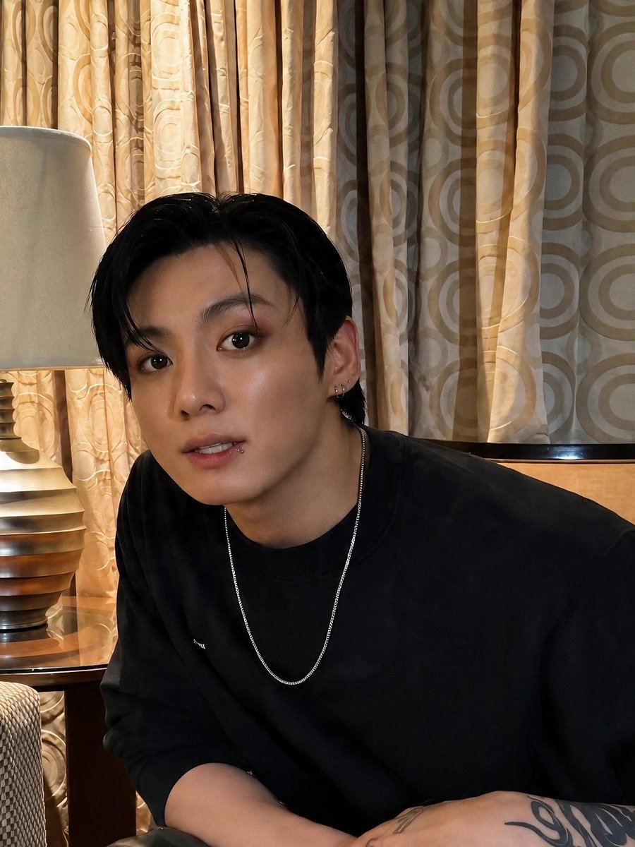 JEONKH_'s tweet photo. If love were a person, it would be him https://t.co/6tHtVXqmNx