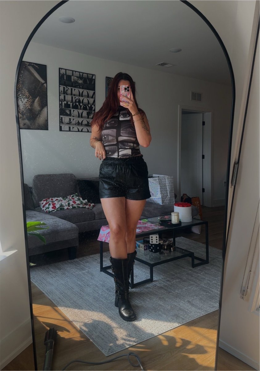 lilmissbasshead's tweet photo. Guns N’ Roses loading 🌹 ⛓️‍💥 https://t.co/tXLhcPDA0e