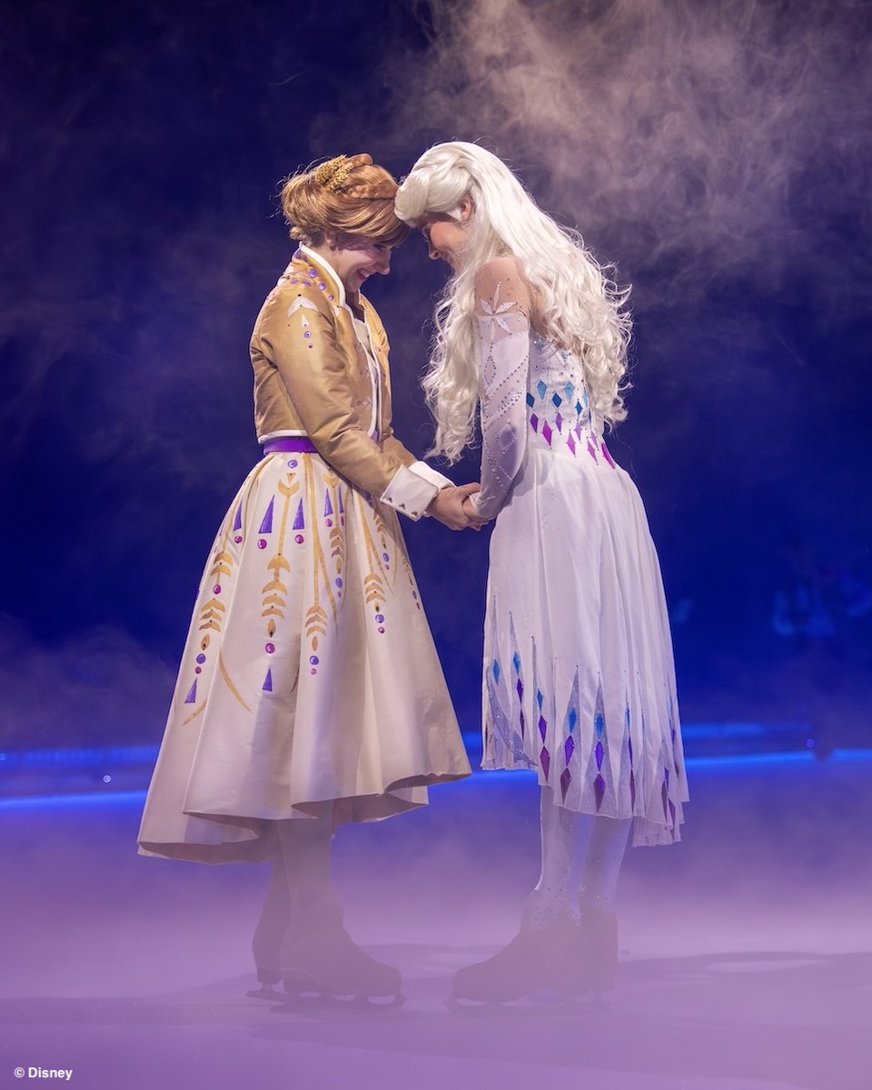 JPDisneyOnIce's tweet photo. 💐絆の物語💐

『#アナと雪の女王２』からはエルサ、アナ、クリストフ、オラフ、スヴェンが登場。大切な人と一緒にいられる幸せを気づかせてくれます❄️✨

#ディズニーオンアイス
#DisneyOnIce
#DOI40Party https://t.co/flvGMVbfCw