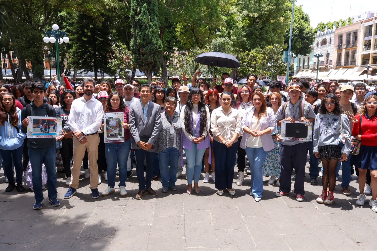 pepechedrauimx's tweet photo. 📸 En el marco del Día Internacional de la Juventud celebramos la mirada única de las juventudes poblanas.

A través de “Instantes de Juventud”, reconocimos a quienes compartieron, mediante una fotografía, su forma de ver el mundo, sus experiencias y lo que significa para ellas y ellos ser jóvenes. 🙌🏼