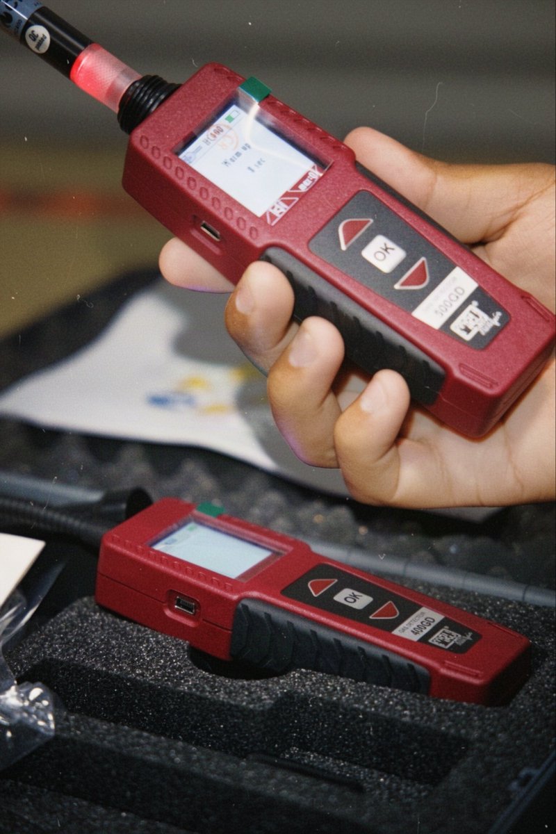 MRUInstruments's tweet photo. Two tools. One purpose: reliable gas detection. 🔍

The 500GD and 400GD are built to help professionals get the measurements they need, wherever the job takes them. Precision, portability, and dependable performance from MRU Instruments.
#MRUInstruments #GasDetection #GasAnalyzer https://t.co/2QVUZx0S8f