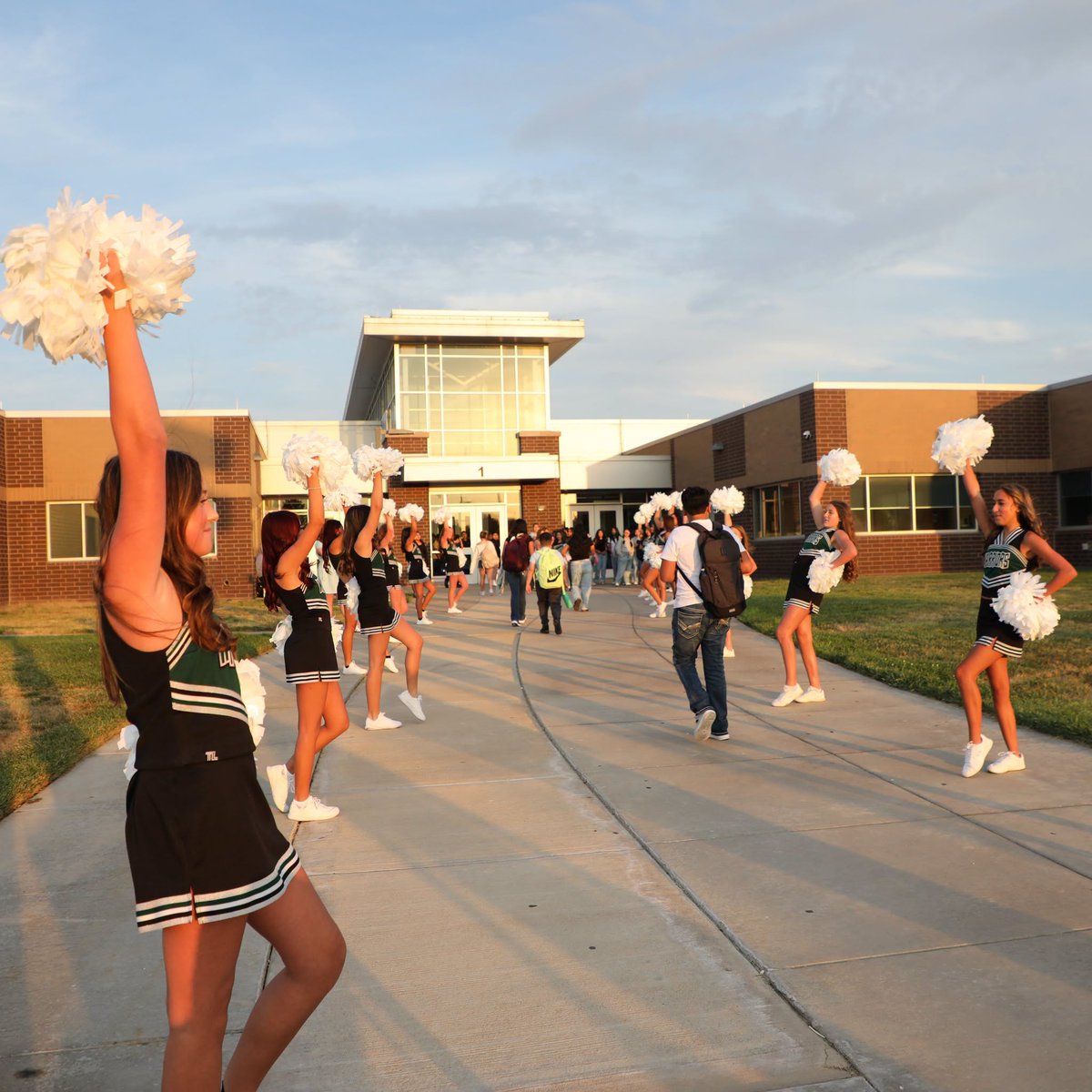 USD480's tweet photo. It was a great first day across the district!

Here’s to an incredible school year ahead! 

#BeYourBest https://t.co/c1JN0yqNra