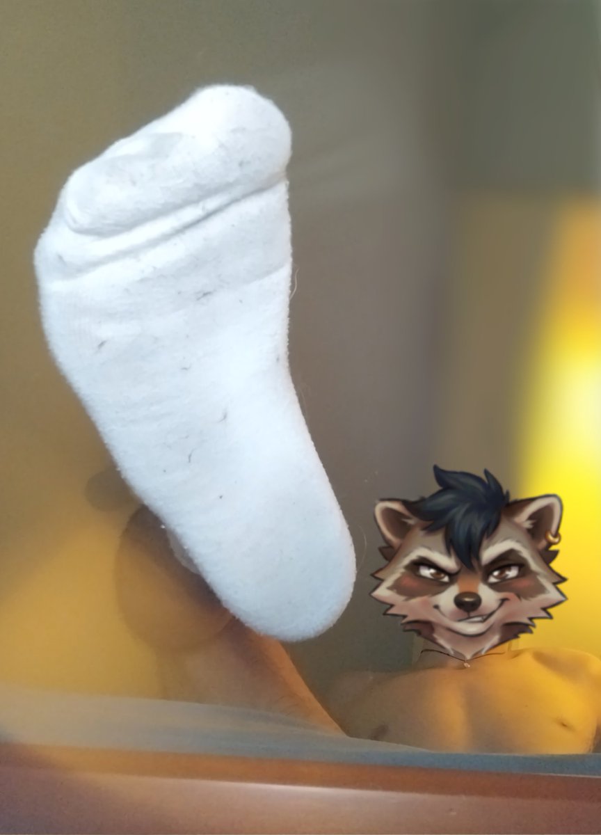 Reese_edg's tweet photo. Just a close-up of these soft white cotton socks. Clean, comfy, and worn just right. 👀🧦
​#socks #whitesocks #sockfetish #feet #feetworshi̇p https://t.co/BIpB2EFxGJ