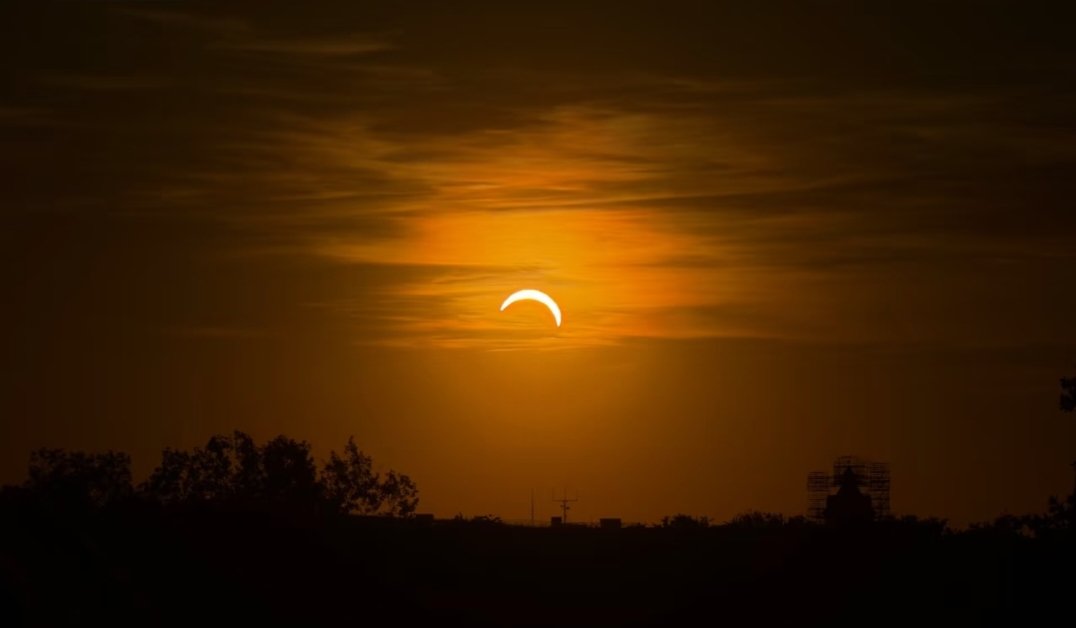 days_inwinter's tweet photo. #日蝕 #Éclipse #Eclipse https://t.co/rBvfOUnV3o