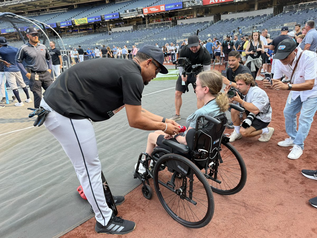 RyanDivish's tweet photo. Very cool to see @JRODshow44  present @SlangsOnSports with the special red wristband that he wore on May 29 when MLB celebrated Lou Gehrig  Day. Rodriguez hit a homer in the game. https://t.co/JDR5YvQsWH