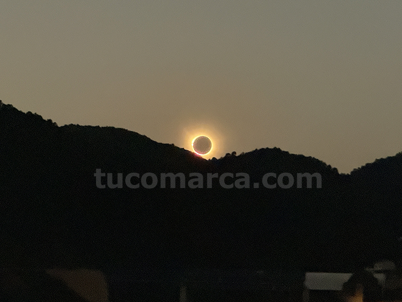 tucomarca's tweet photo. El interior de la provincia de Valencia se maravilla con el eclipse que reúne a miles de vecinos y visitantes en la España despoblada #eclipse #eclipse2026 #eclipse26
https://t.co/5u2l8f1iqS https://t.co/JwRyOo4Sqx