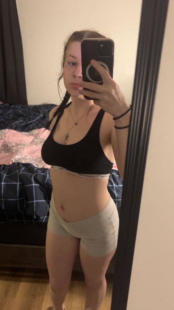 tinyprincessk's tweet photo. you’re a loser. 💋
#feetfetısh #footfetısh #feetworshi̇p #paypiggys #FootAddict https://t.co/Y8kOtiMJ5E