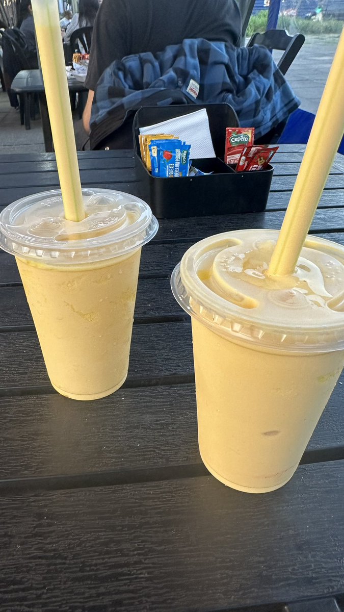 jennijubs's tweet photo. ideia de date: tomar milkshake de maracuja no foodtruck do iq https://t.co/BeC5oevp8u