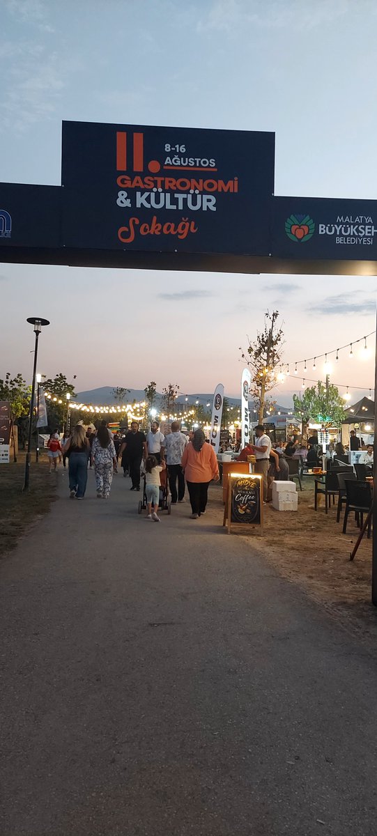 DryBiltekin's tweet photo. #kültüryolufestivali
#yüzüncüyılparkı 
#deryauluğ
#malatya https://t.co/jOpBTrgUPK