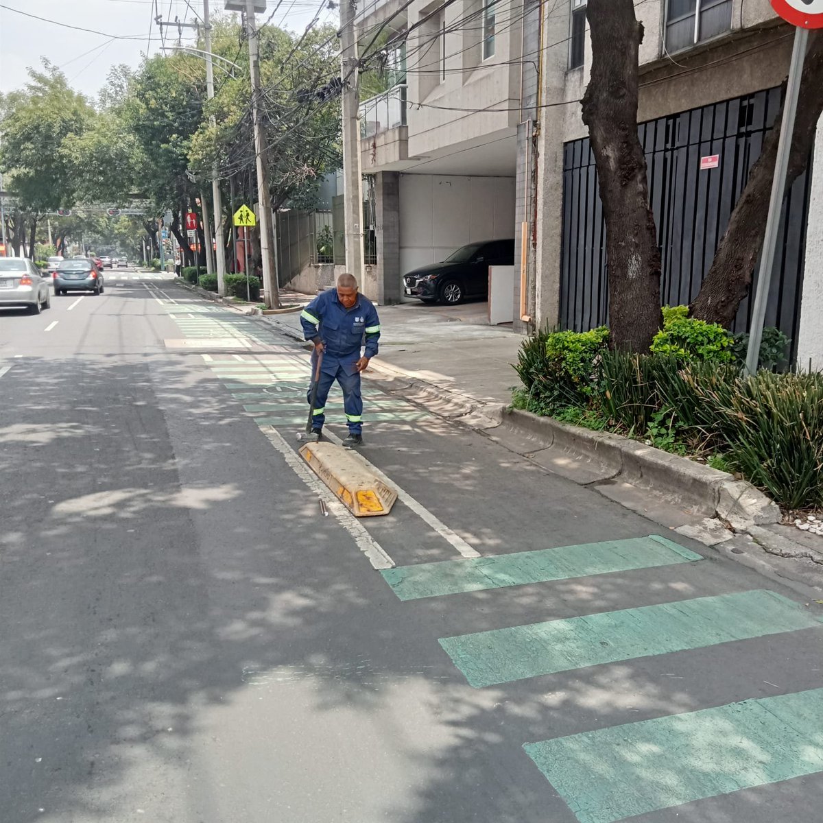 SOBSECDMX's tweet photo. @monmargo @jamonarosas Buen día. Informamos que su reporte ya fue atendido por nuestra área operativa.
Compartimos testigo fotográfico de los trabajos realizados. Gracias por contribuir al mejoramiento de su comunidad.

@GobCDMX https://t.co/TEyUHr03Lb