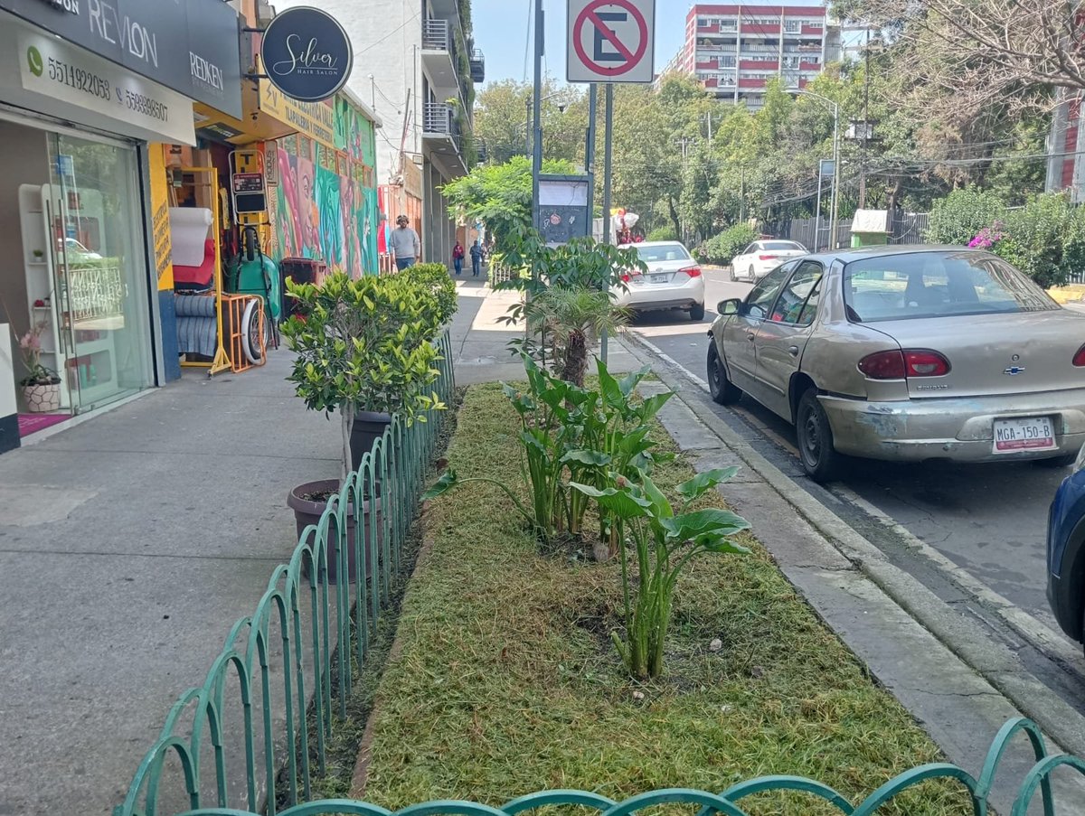 SOBSECDMX's tweet photo. @Delvalle_Quejas Buen día. Informamos que su reporte ya fue atendido por nuestra área operativa.
Compartimos testigo fotográfico de los trabajos realizados. Gracias por contribuir al mejoramiento de su comunidad.

@GobCDMX https://t.co/Tg5oI8zbWv