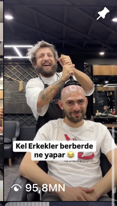 furkwitter's tweet photo. O sırada kel halimle bjk tarihinden büyük izlenmiş video.. jajsjshdf https://t.co/JWTMFTajzG