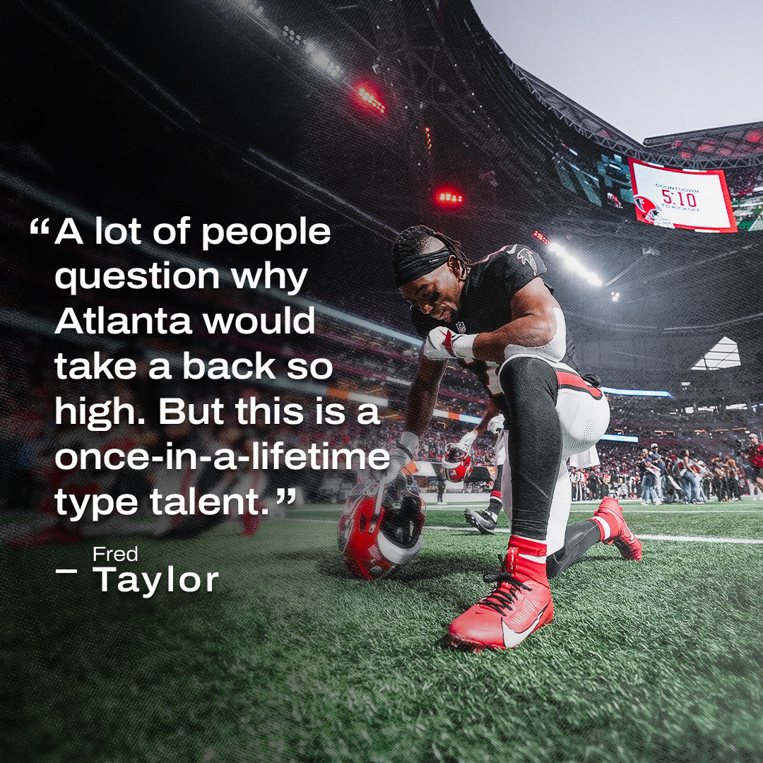 willmcfadden's tweet photo. When the best to ever do it are left in awe of anyone, you know that person is truly special. 

Find out how Bijan Robinson is carving out his own unique place in NFL history.

🫲https://t.co/2WTldNxl6u🫱 https://t.co/XBSpfvd0uA