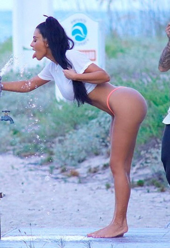 midniightcoffe's tweet photo. Kim Kardashian https://t.co/ABwMzPzpis