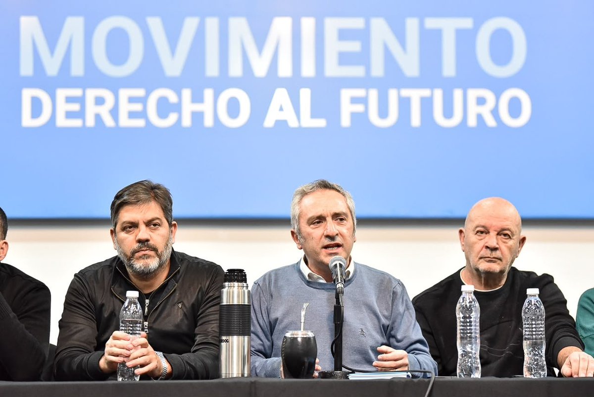 larroqueandres's tweet photo. En La Plata compartimos un encuentro con compañeros referentes de las organizaciones políticas y sociales que integran el @MOVIMIENTODAF

Como dijo @Kicillofok, este es un año de construcción y estamos abocados a esa tarea para fortalecer la esperanza y terminar con la pesadilla de Milei.