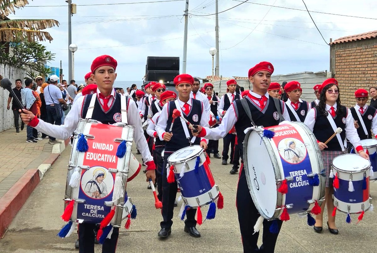 EducacionZ4_Ec's tweet photo. [MANTA] Celebramos los 77 años de parroquialización de San Lorenzo, tierra de historia e identidad. 🎉

Desde el Distrito 13D02 nos sumamos a esta celebración con nuestras Bandas de Paz, llevando música, civismo y alegría a sus calles. 🥁🎺

¡Viva San Lorenzo y su gente! https://t.co/p7JQjah1ur