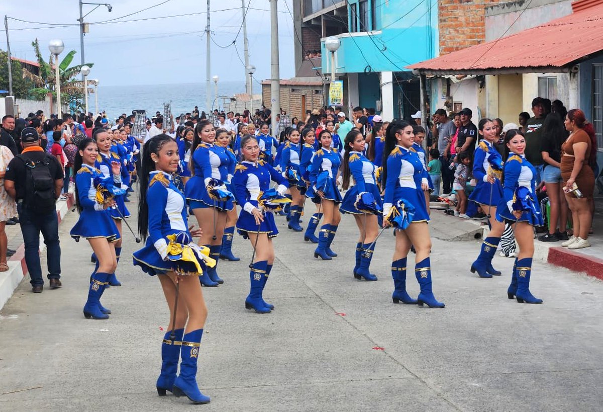EducacionZ4_Ec's tweet photo. [MANTA] Celebramos los 77 años de parroquialización de San Lorenzo, tierra de historia e identidad. 🎉

Desde el Distrito 13D02 nos sumamos a esta celebración con nuestras Bandas de Paz, llevando música, civismo y alegría a sus calles. 🥁🎺

¡Viva San Lorenzo y su gente! https://t.co/p7JQjah1ur