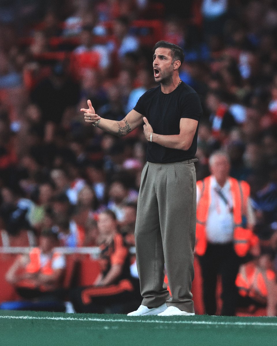 SI_FootballClub's tweet photo. Pure elegance in Cesc Fàbregas's touchline fit. https://t.co/fYlpVW1i5W
