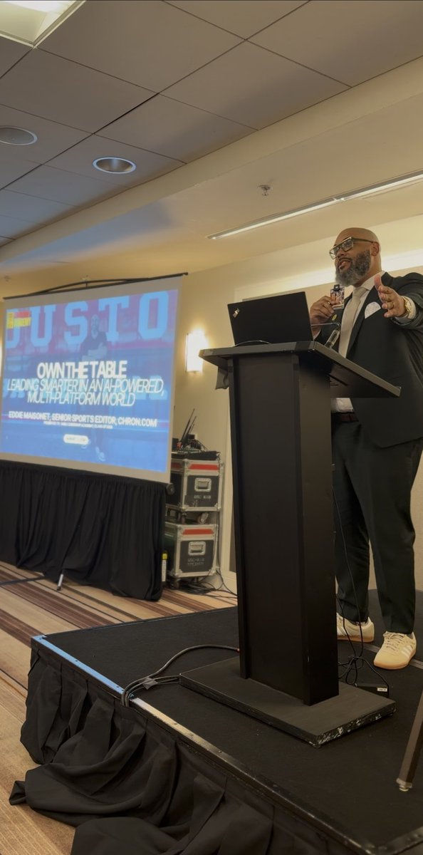 edthesportsfan's tweet photo. Had a blast presenting my capstone for @NABJ’s Leadership Academy and graduating with my cohort. #OwnTheTable https://t.co/hPdDfQG6Zp