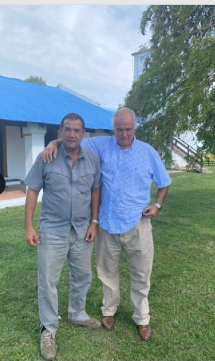 arielduraznense's tweet photo. @leosarro - Hola @camboue, y vos no has perdido la vergüenza xque nunca la tuvisteS ¿?!!! 💩🦍🐽🐽🦍💩 https://t.co/OZkLuc1JnP