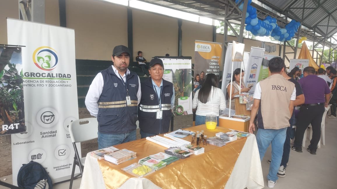 AgrocalidadZ4's tweet photo. 🤝 | #AgrocalidadTeAcompaña

En #SantoDomingo participamos en la Jornada "Gobierno a tu lado", organizado por @gobertsachila , donde compartimos el trabajo que desarrolla #Agrocalidad en territorio para fortalecer la sanidad agropecuaria del país.

ProtegemosElAgroEcuatoriano 💪 https://t.co/31jBCDVf1c
