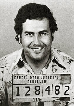 samy_cho's tweet photo. Mira, déjame decirte, a lo largo de los años la gente luego de tener mucho dinero su próximo paso es tener dinero y poder, el principio del fin de don Pablo Emilio Escobar Gaviria tuvo mucho dinero y necesitaba poder y eso solo lo daba la política y ahí quedó su imperio. https://t.co/xfQnN501Fr