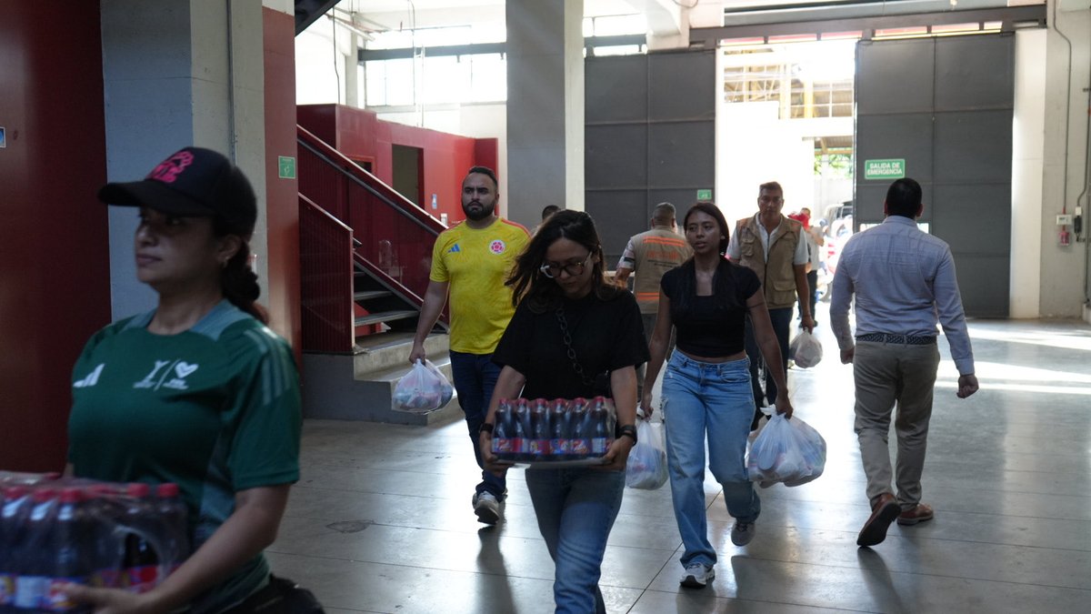 GestionRiesgoVa's tweet photo. Todos Somos Valle✋
Centro de acopio de donaciones para el Valle del Cauca, antigua Licorera del Valle. 
Calle 1 #26-85 https://t.co/Vp6d97ELEW