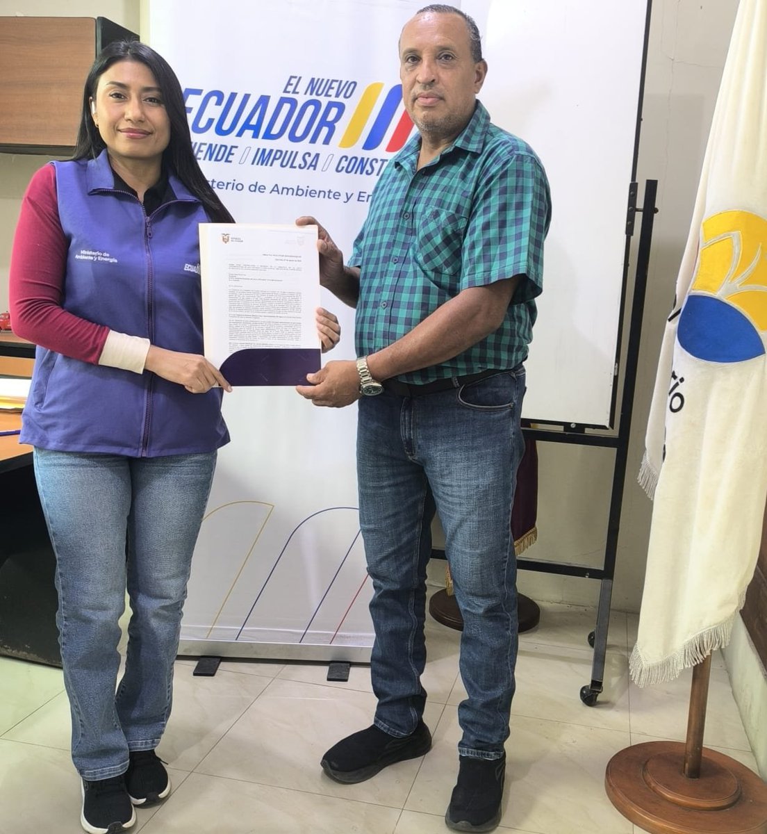 MAE_Zonal5's tweet photo. #NuestrosTécnicos trabajan para garantizar el acceso al agua💧.

Desde la Oficina Técnica de Quevedo en #LosRíos se realizó el registro de la Directiva de la Junta Administradora de Agua Potable Cuatro Mangas,en el cantón Buena Fe.Acción que fortalece la organización comunitaria. https://t.co/9tcKk9U2FC